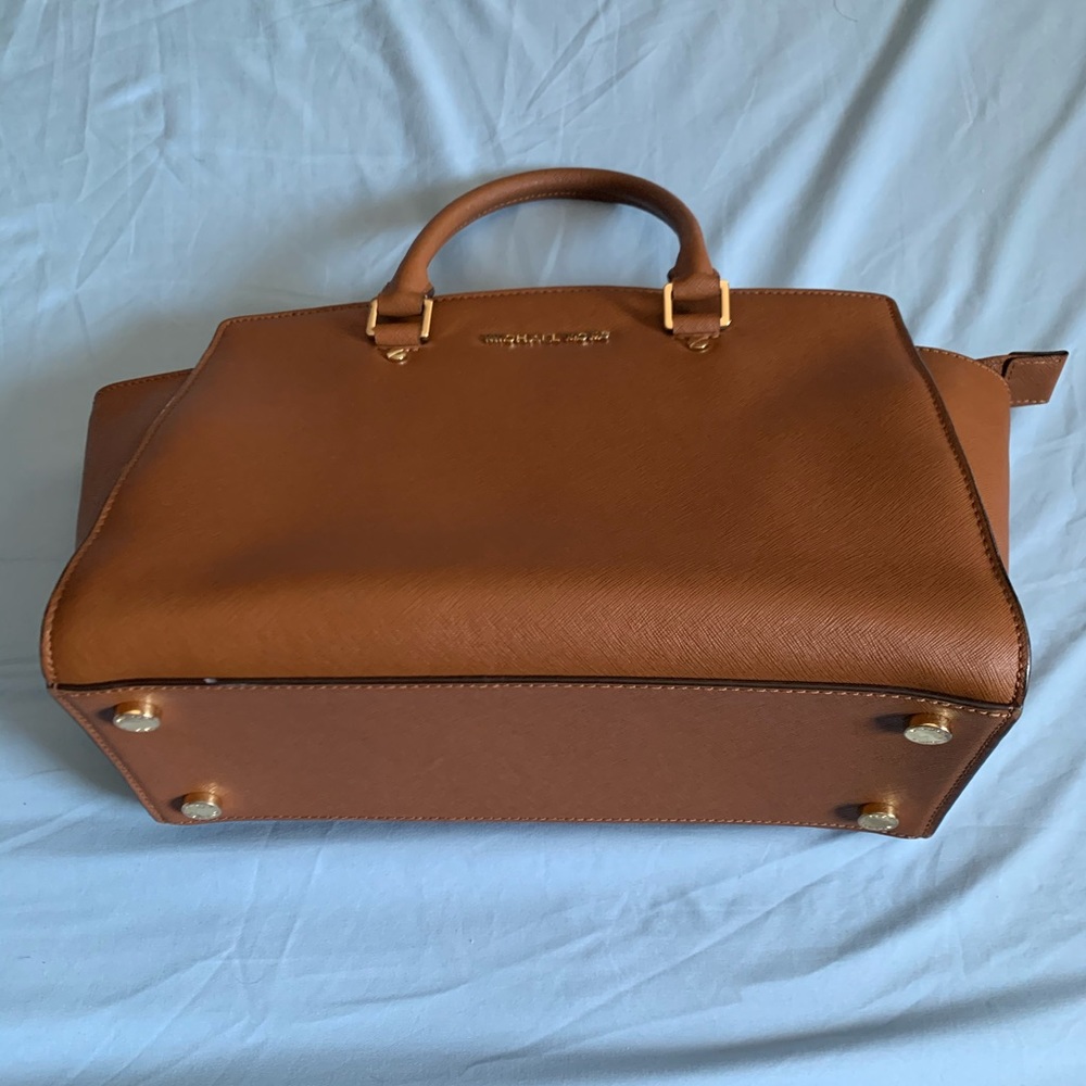 Micheal Kors large crossbody/tote bag.